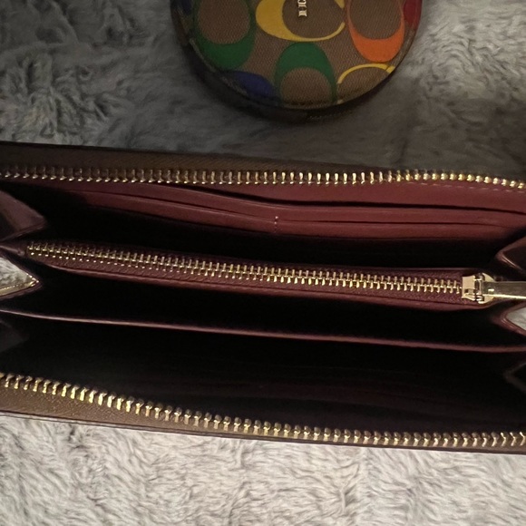 Coach Pride collection Tote Bag with wallet and coin purse looks brand new - Picture 2 of 3